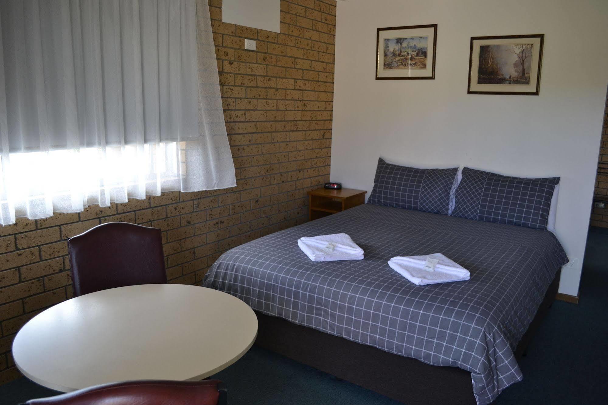 Colac Mid City Motor Inn Exterior photo